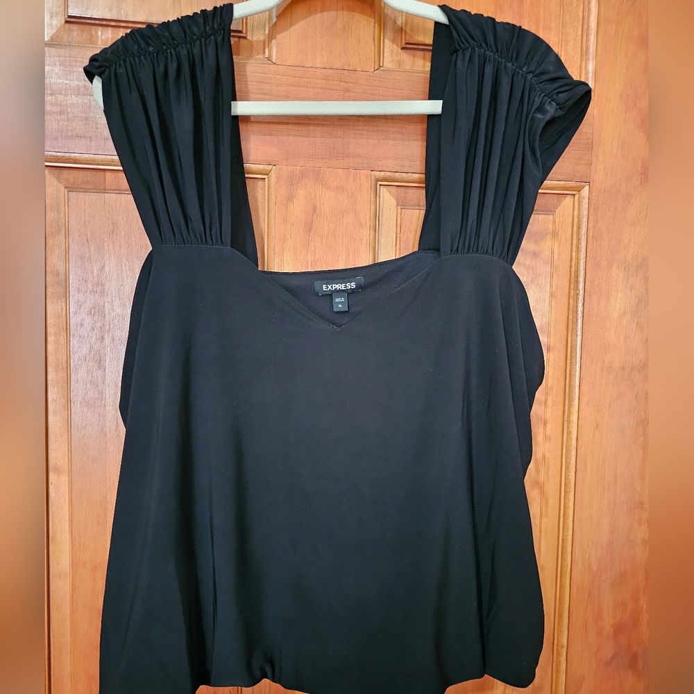 Express Bubble Hem Wide Rouched Tank